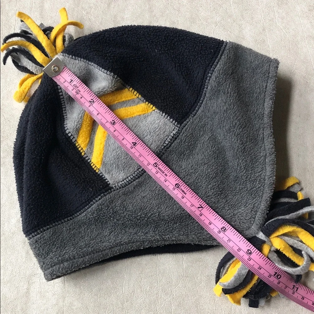 GAP Kids Beanie Style Winter Sports Reversible Fleece Hat + Pom-Pom Size 4-16